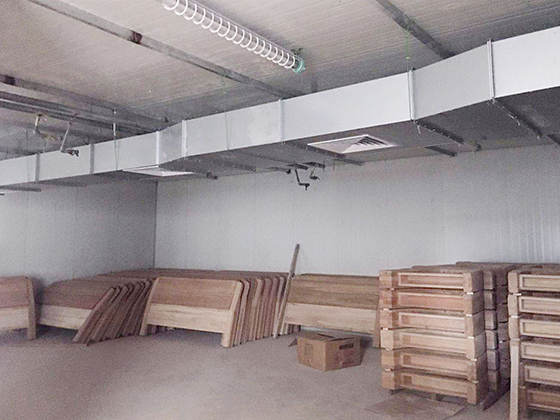 2、家具平衡養(yǎng)生：以“EMC”為基準，研發(fā)出多功能平衡干燥機，用于家具半成品的恒溫恒濕平衡養(yǎng)生